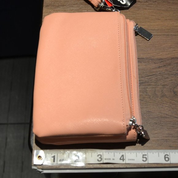 NWT Kelly & Katie Wristlet - Picture 6 of 8